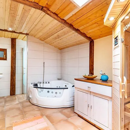 Blockhaus Guenther Und Brigitte Serr *